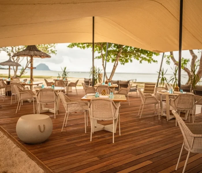Terrasse de restaurant avec vue sur la mer, Immobilier Luxe l'Île Maurice, Serena Résidences